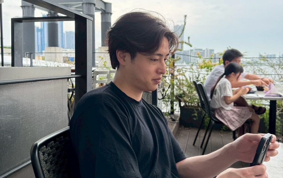 相談者に向き合い丁寧に説明する水の専門家